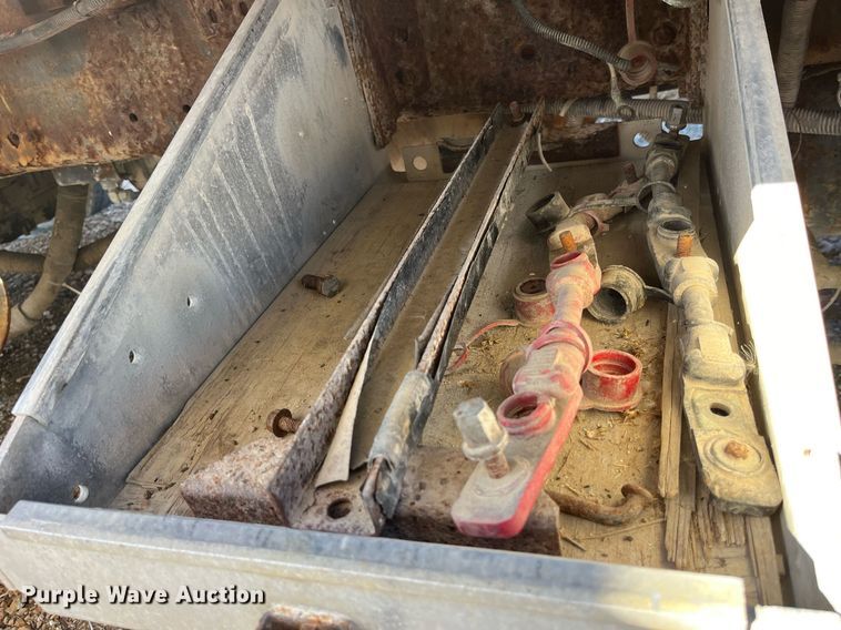 image for item LD9984 2002 Freightliner  FL80 fertilizer delivery truck