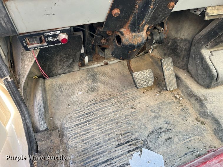 image for item LD9984 2002 Freightliner  FL80 fertilizer delivery truck