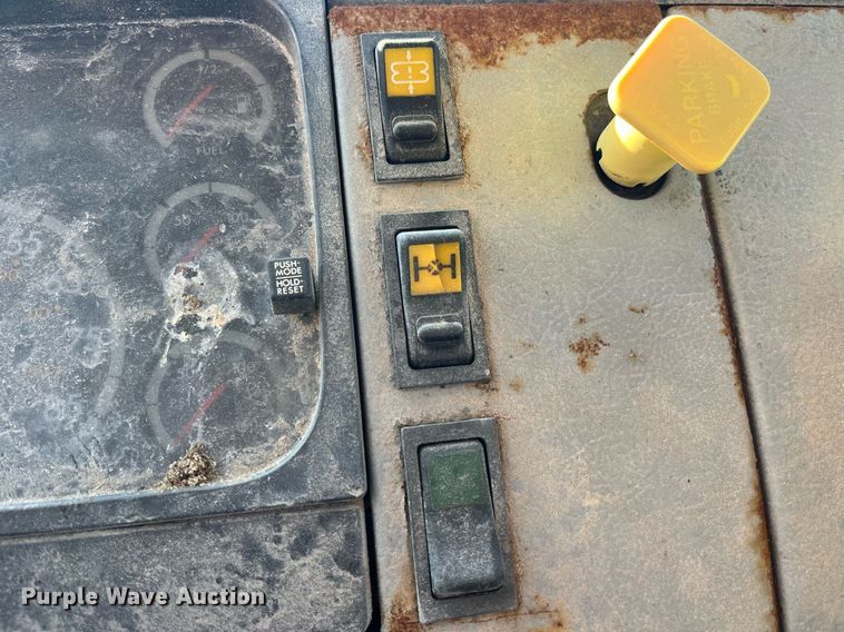 image for item LD9984 2002 Freightliner  FL80 fertilizer delivery truck