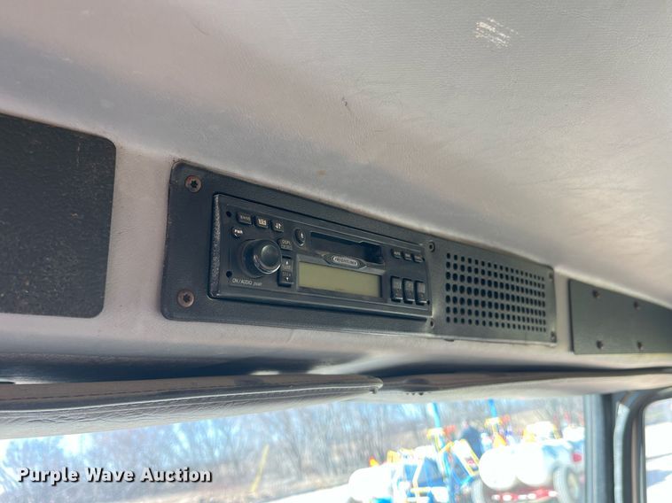 image for item LD9984 2002 Freightliner  FL80 fertilizer delivery truck