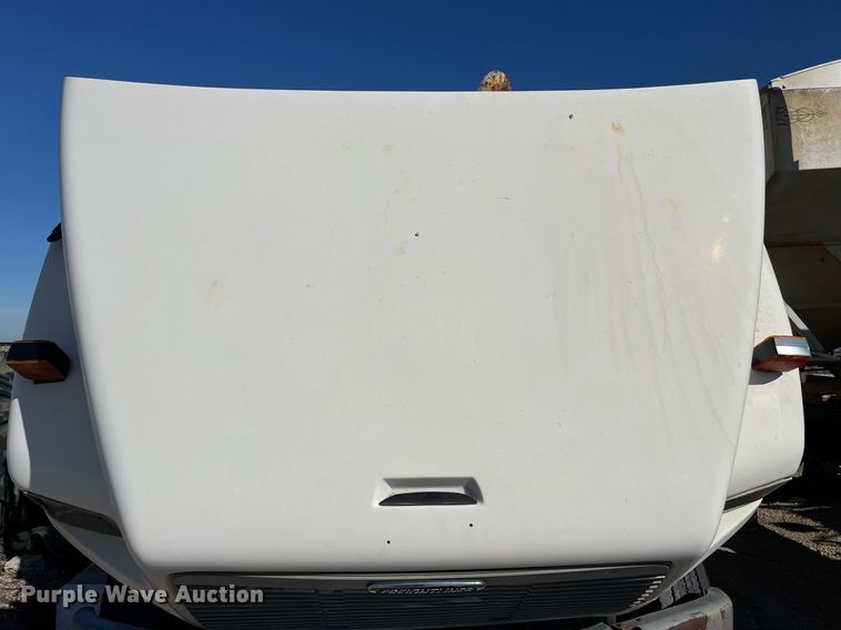 image for item LD9984 2002 Freightliner  FL80 fertilizer delivery truck