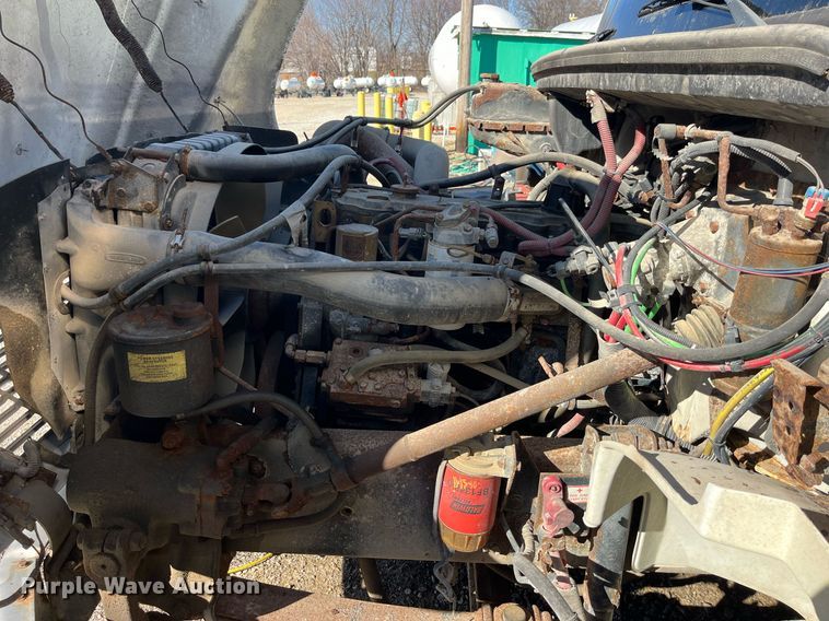 image for item LD9984 2002 Freightliner  FL80 fertilizer delivery truck