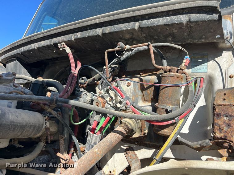 image for item LD9984 2002 Freightliner  FL80 fertilizer delivery truck