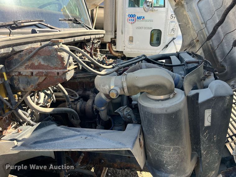 image for item LD9984 2002 Freightliner  FL80 fertilizer delivery truck