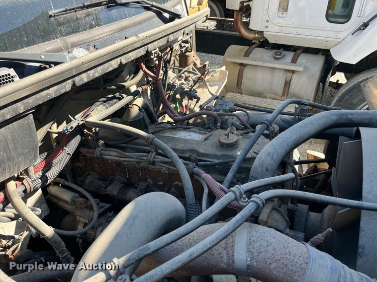 image for item LD9984 2002 Freightliner  FL80 fertilizer delivery truck