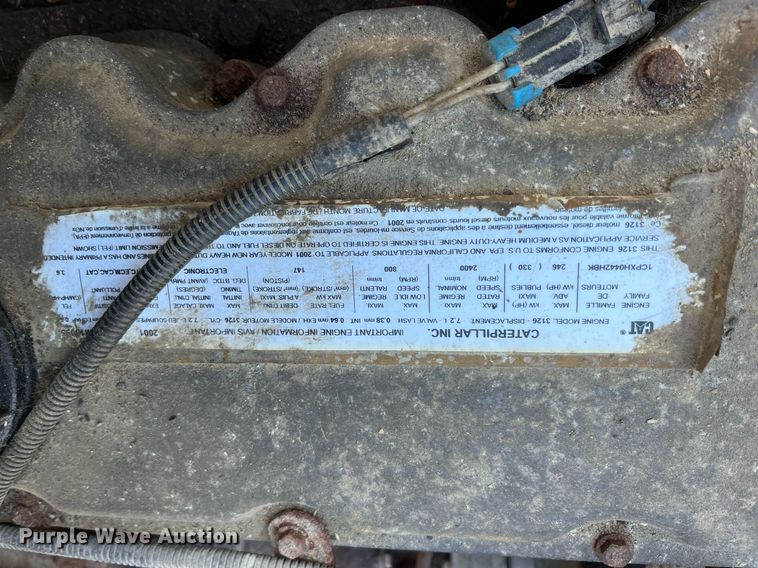 image for item LD9984 2002 Freightliner  FL80 fertilizer delivery truck