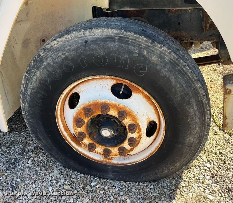 image for item LD9984 2002 Freightliner  FL80 fertilizer delivery truck