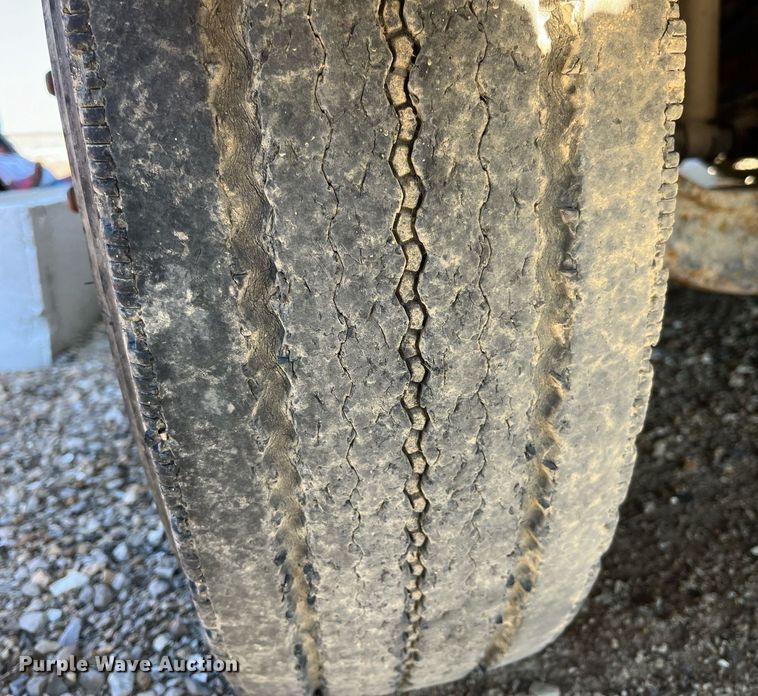 image for item LD9984 2002 Freightliner  FL80 fertilizer delivery truck