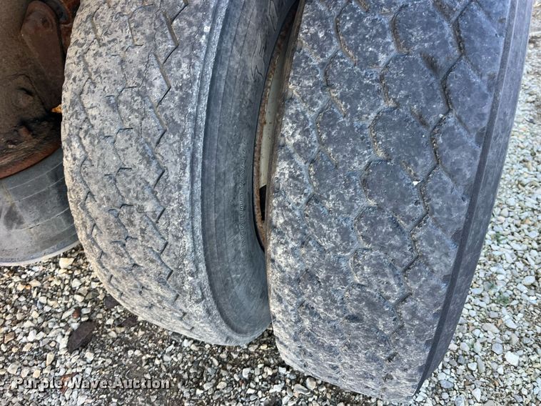 image for item LD9984 2002 Freightliner  FL80 fertilizer delivery truck