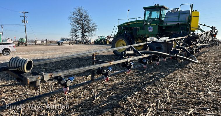 image for item LD9986 2010 John Deere 4730 sprayer