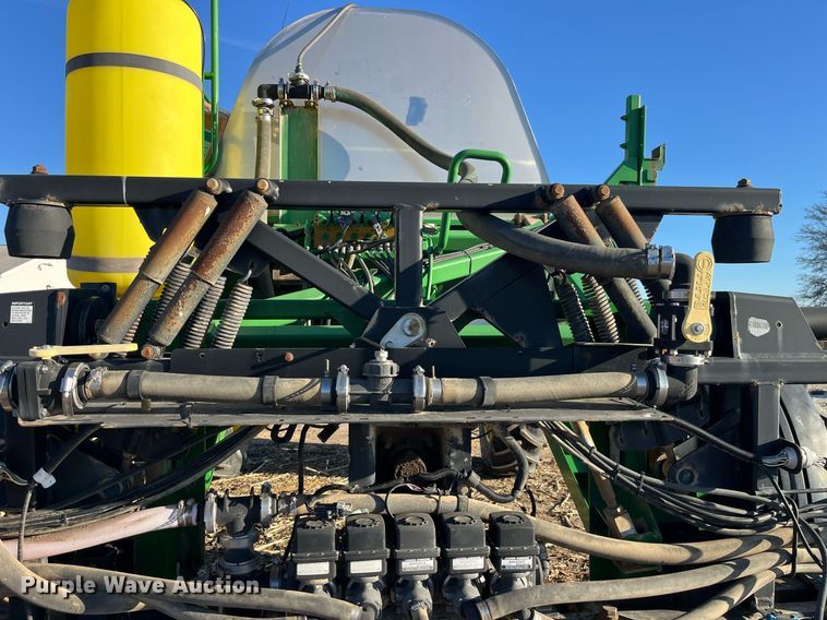 image for item LD9986 2010 John Deere 4730 sprayer