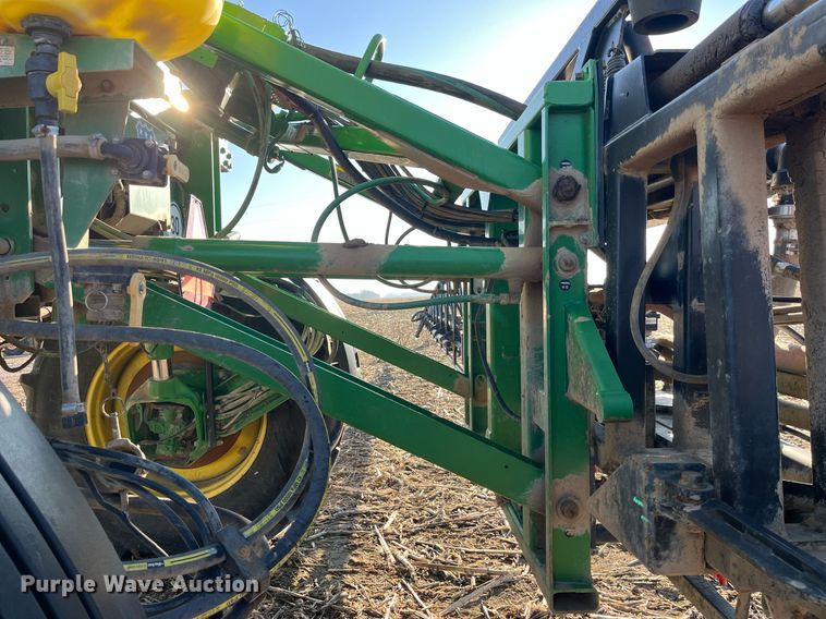 image for item LD9986 2010 John Deere 4730 sprayer