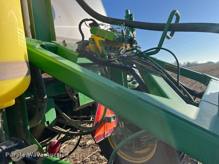 image for item LD9986 2010 John Deere 4730 sprayer