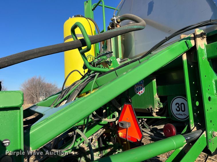 image for item LD9986 2010 John Deere 4730 sprayer