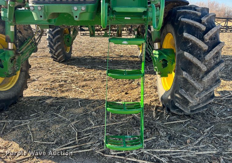 image for item LD9986 2010 John Deere 4730 sprayer