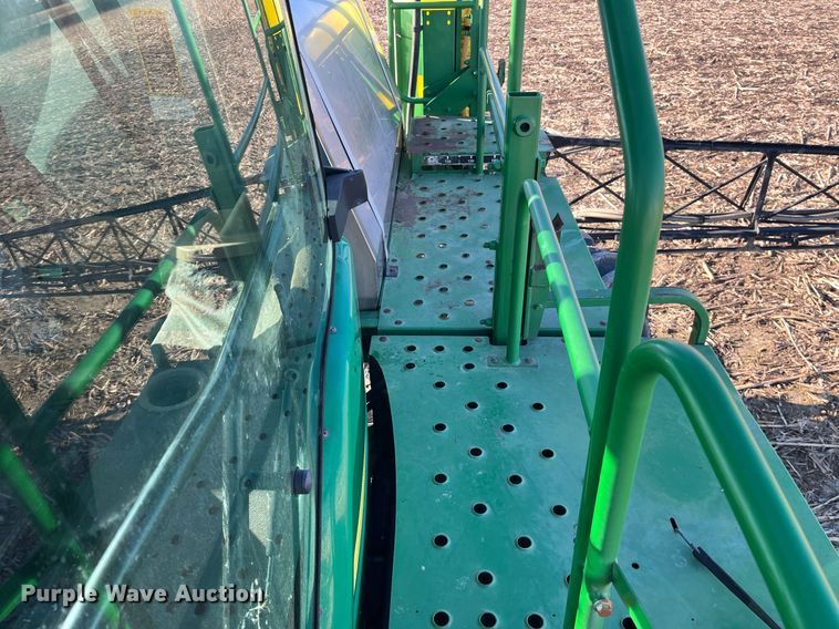 image for item LD9986 2010 John Deere 4730 sprayer