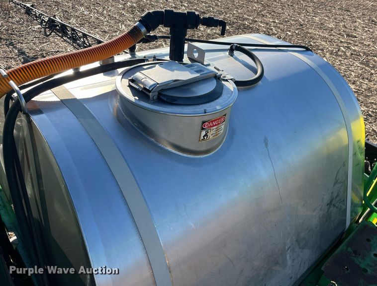 image for item LD9986 2010 John Deere 4730 sprayer