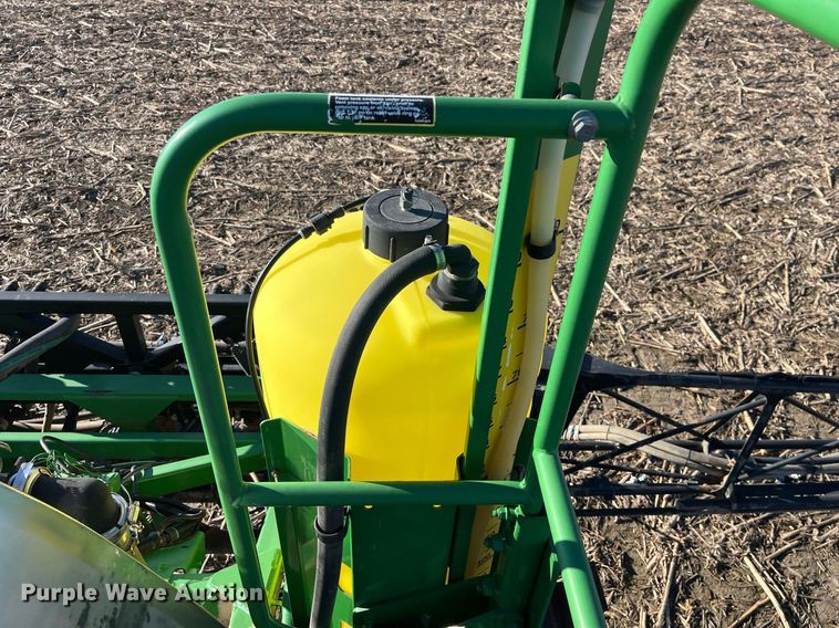 image for item LD9986 2010 John Deere 4730 sprayer