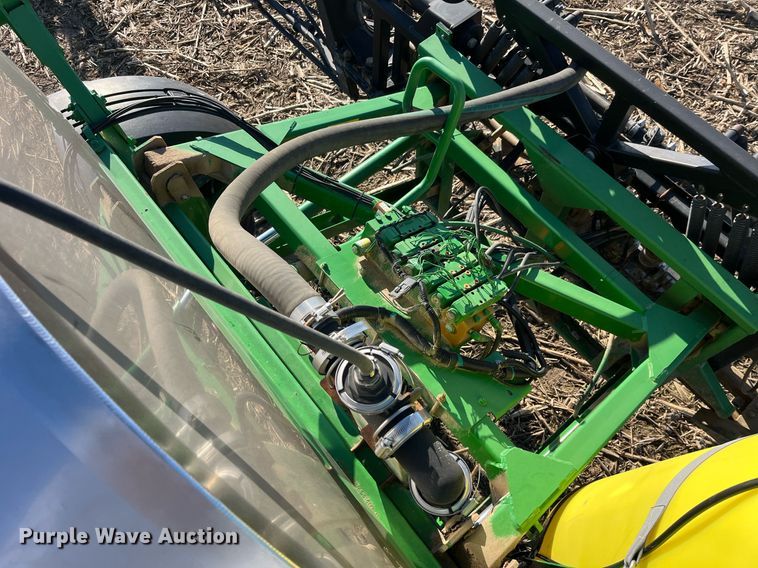 image for item LD9986 2010 John Deere 4730 sprayer