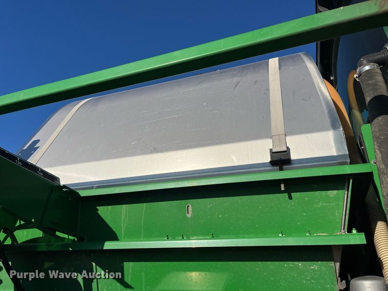 image for item LD9986 2010 John Deere 4730 sprayer