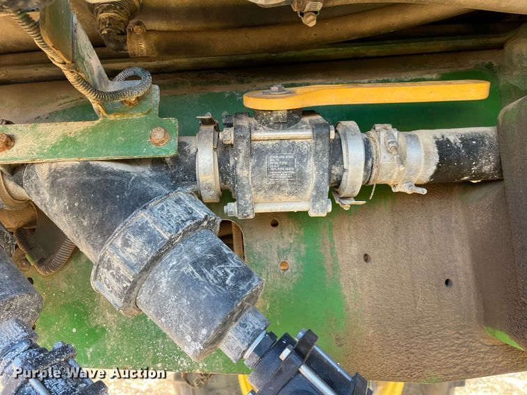 image for item LD9986 2010 John Deere 4730 sprayer