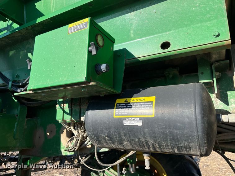 image for item LD9986 2010 John Deere 4730 sprayer