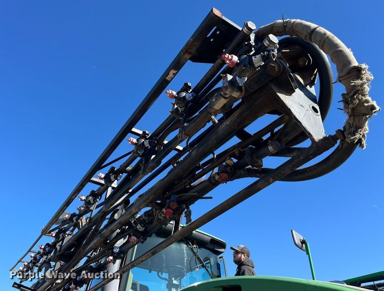 image for item LD9986 2010 John Deere 4730 sprayer