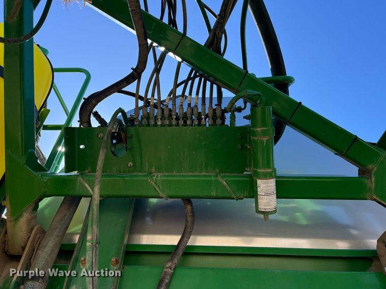 image for item LD9986 2010 John Deere 4730 sprayer