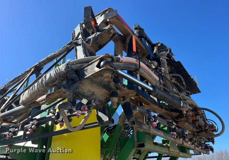 image for item LD9986 2010 John Deere 4730 sprayer