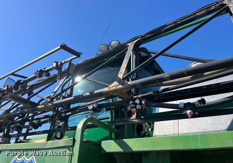 image for item LD9986 2010 John Deere 4730 sprayer