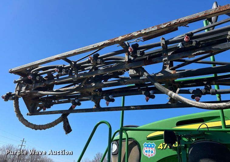 image for item LD9986 2010 John Deere 4730 sprayer