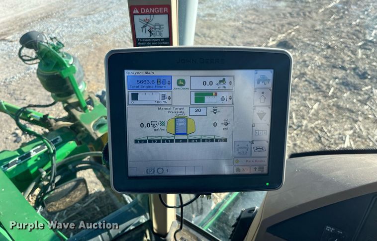 image for item LD9986 2010 John Deere 4730 sprayer