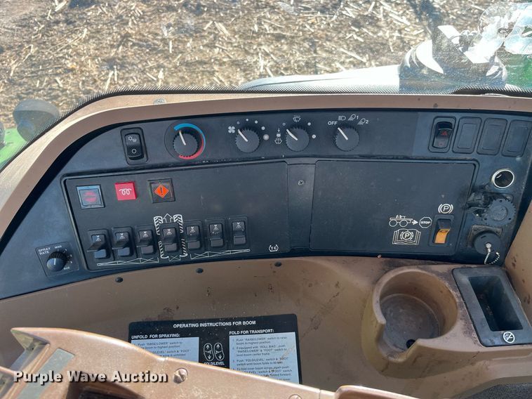 image for item LD9986 2010 John Deere 4730 sprayer