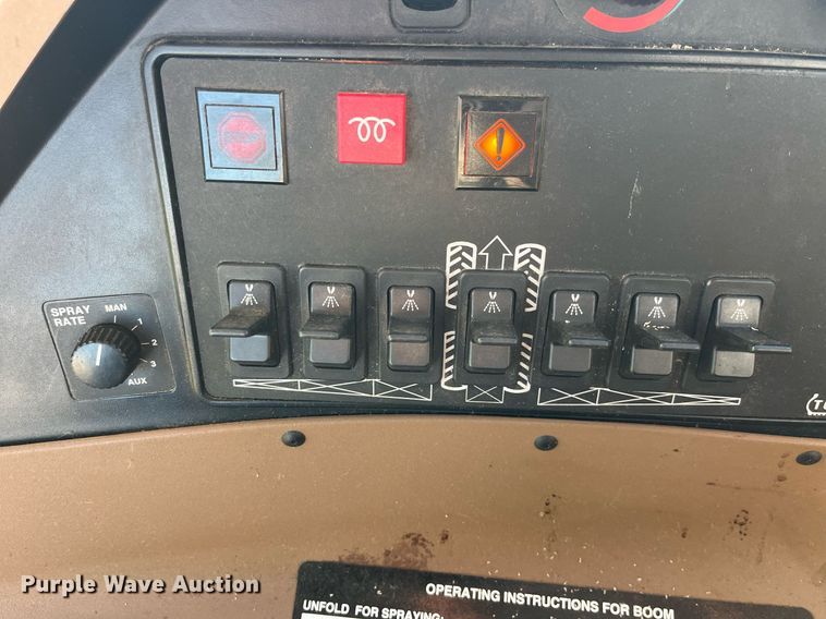 image for item LD9986 2010 John Deere 4730 sprayer