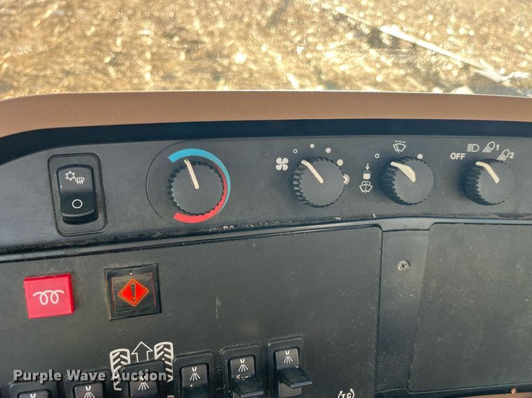 image for item LD9986 2010 John Deere 4730 sprayer