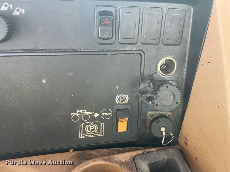 image for item LD9986 2010 John Deere 4730 sprayer