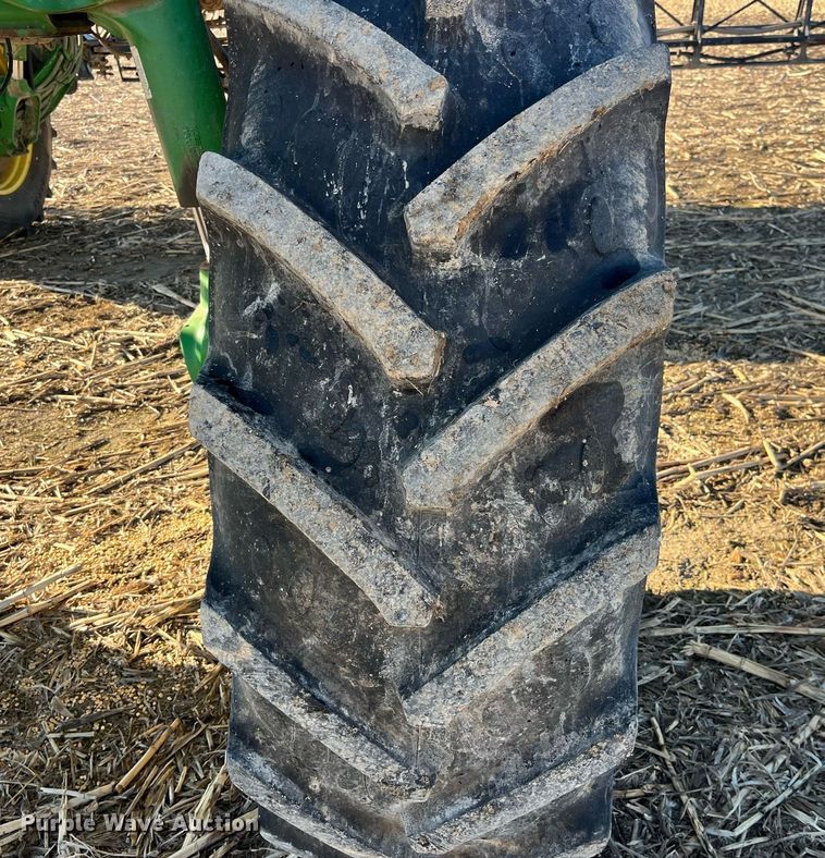 image for item LD9986 2010 John Deere 4730 sprayer