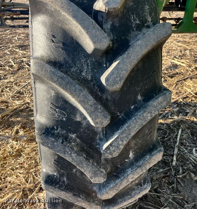 image for item LD9986 2010 John Deere 4730 sprayer