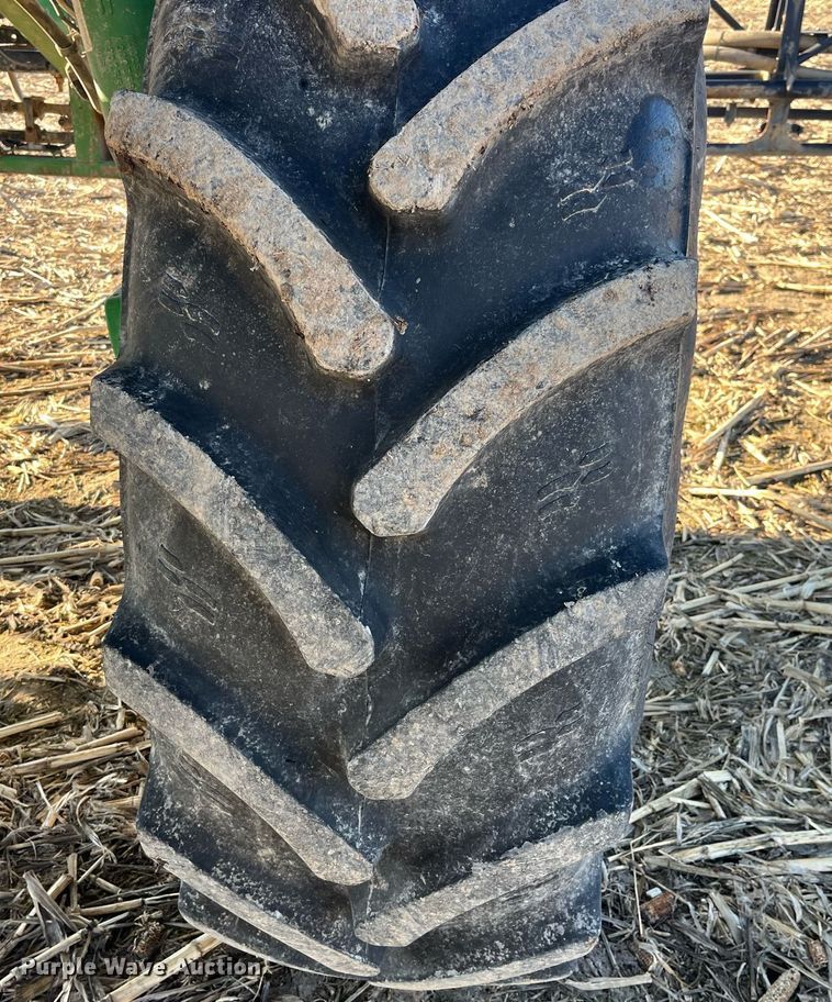 image for item LD9986 2010 John Deere 4730 sprayer