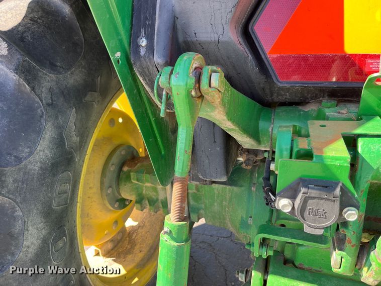 image for item LE9028 2009 John Deere  5055E MFWD tractor