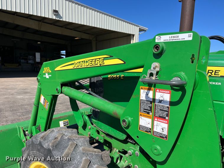 image for item LE9028 2009 John Deere  5055E MFWD tractor