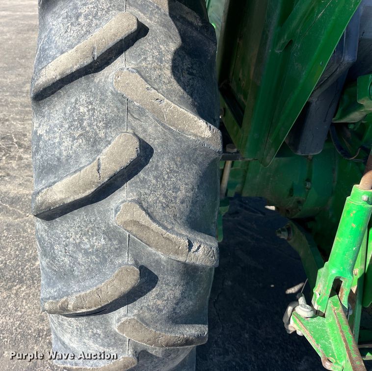 image for item LE9028 2009 John Deere  5055E MFWD tractor