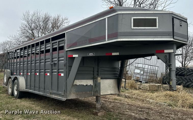 image for item LH9038 1995 Titan  livestock trailer