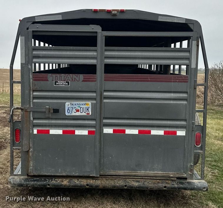 image for item LH9038 1995 Titan  livestock trailer