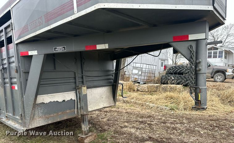 image for item LH9038 1995 Titan  livestock trailer