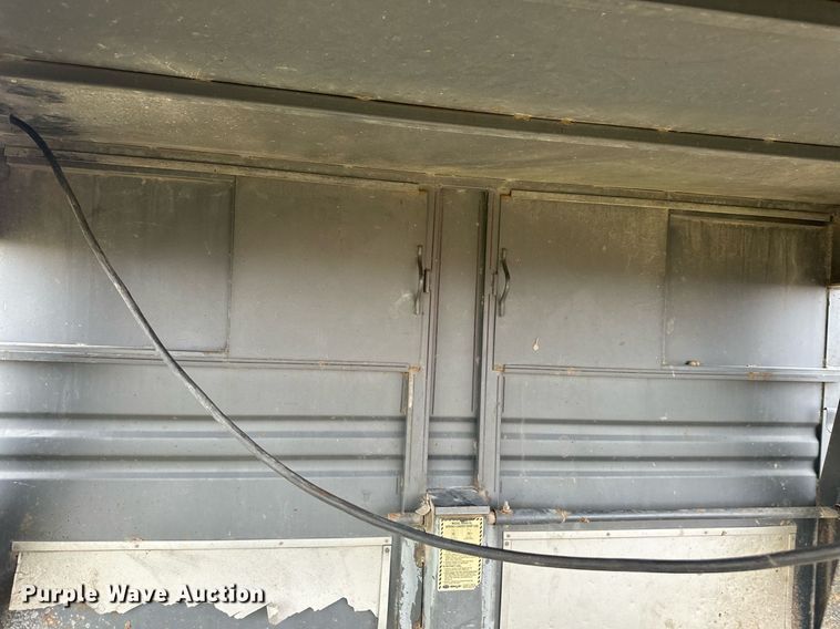 image for item LH9038 1995 Titan  livestock trailer