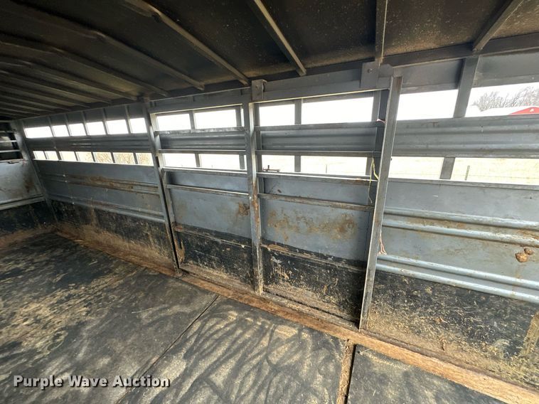 image for item LH9038 1995 Titan  livestock trailer