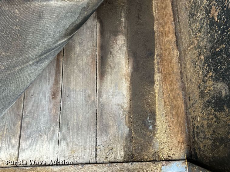 image for item LH9038 1995 Titan  livestock trailer