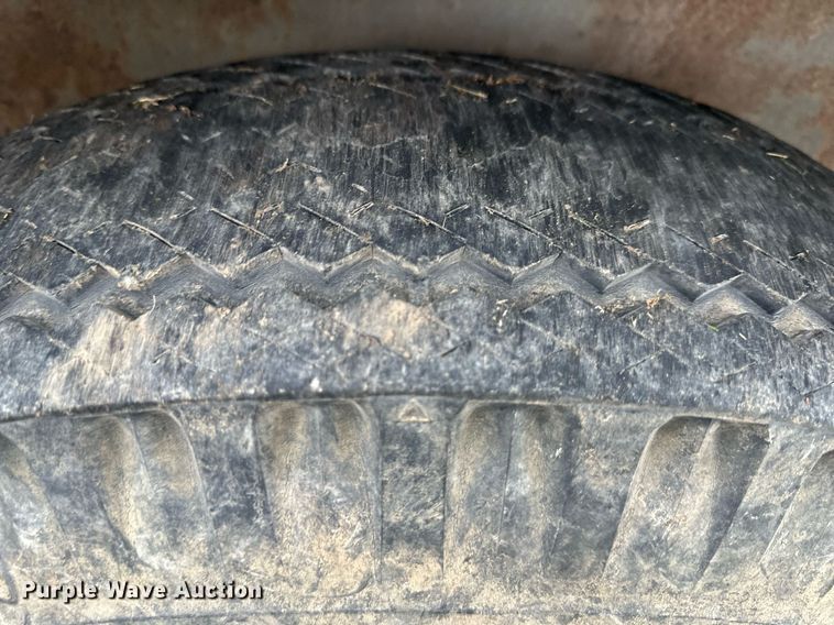 image for item LH9038 1995 Titan  livestock trailer