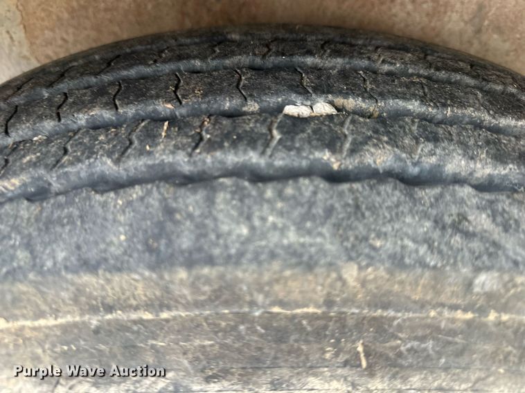 image for item LH9038 1995 Titan  livestock trailer